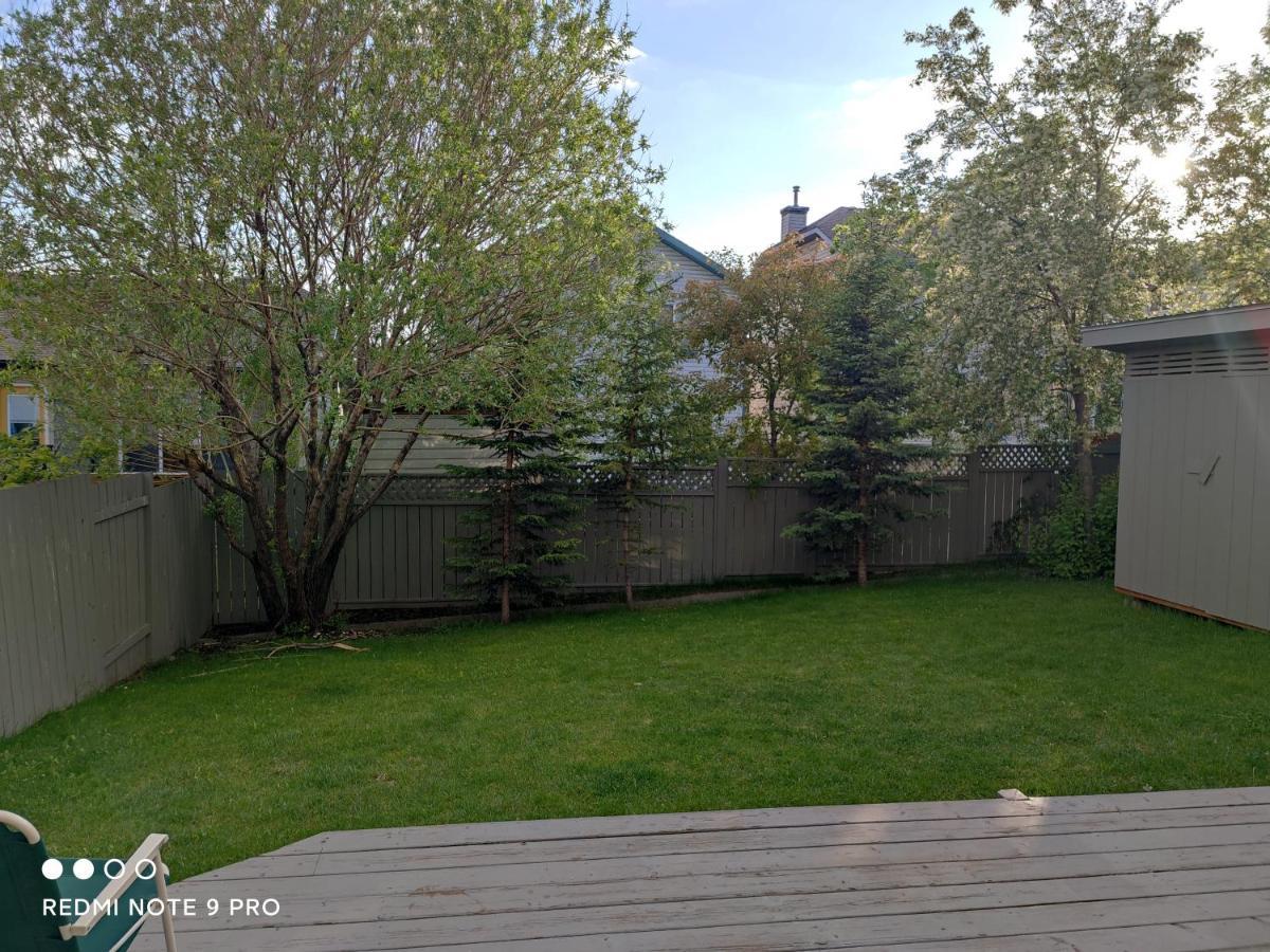 Lovely Home Calgary Extérieur photo