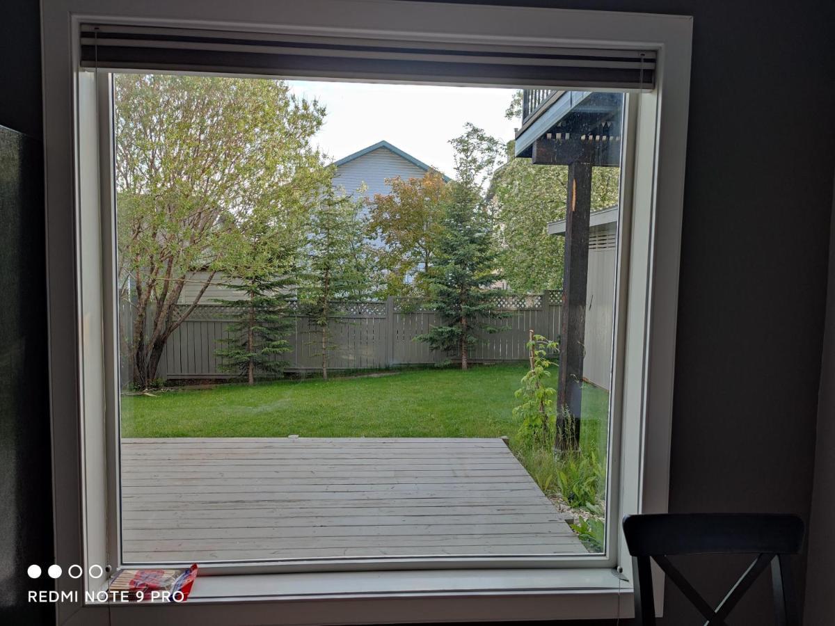 Lovely Home Calgary Extérieur photo