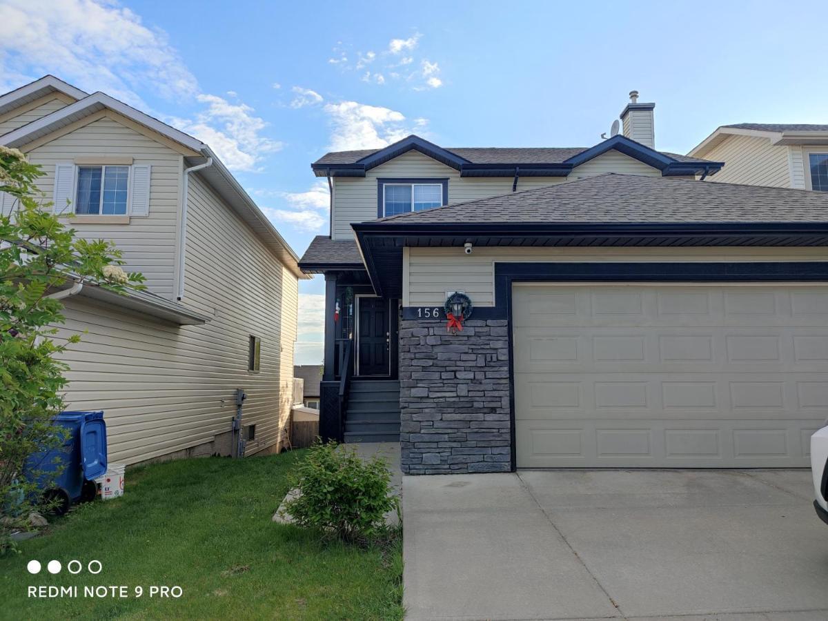 Lovely Home Calgary Extérieur photo