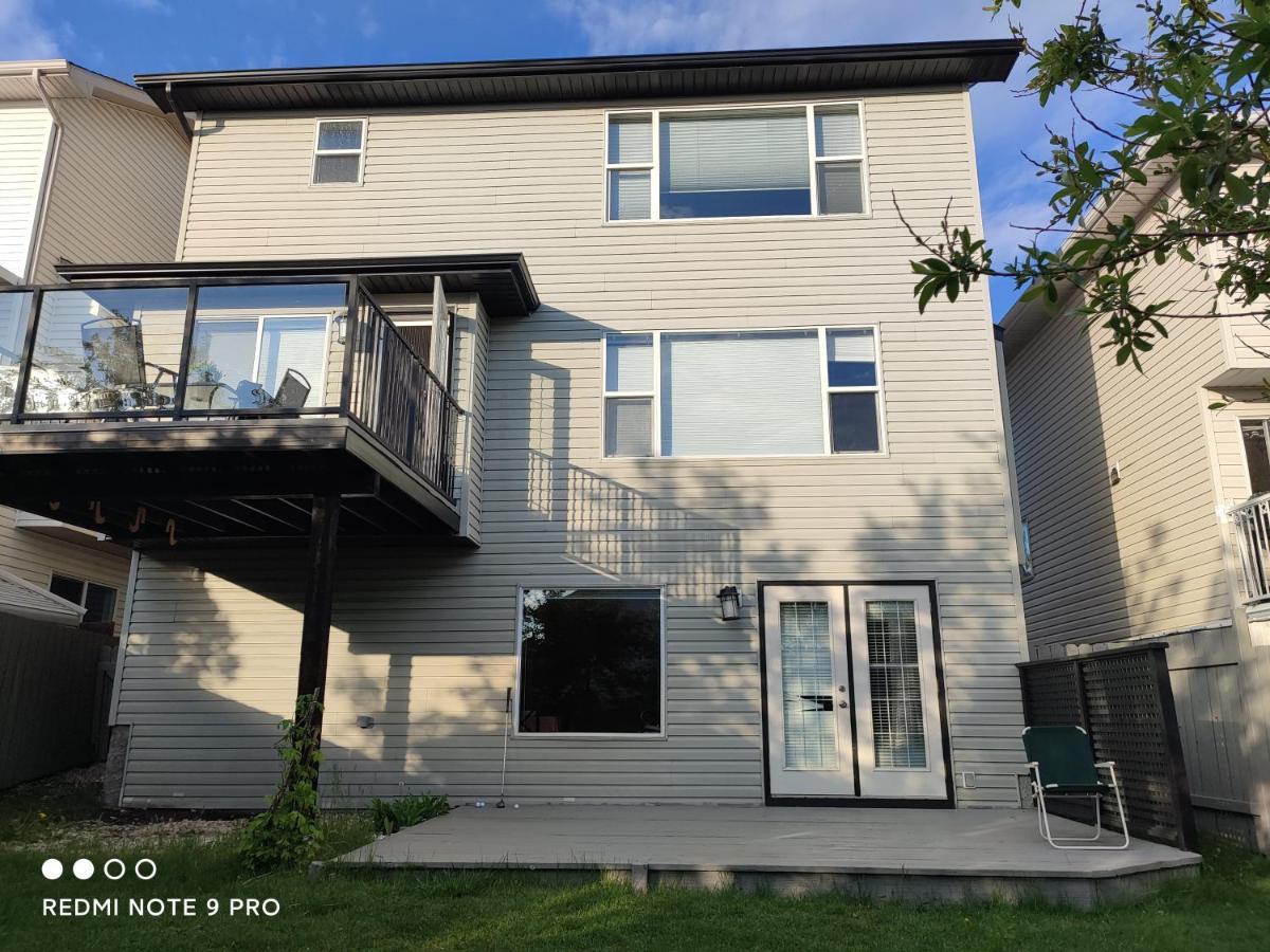 Lovely Home Calgary Extérieur photo