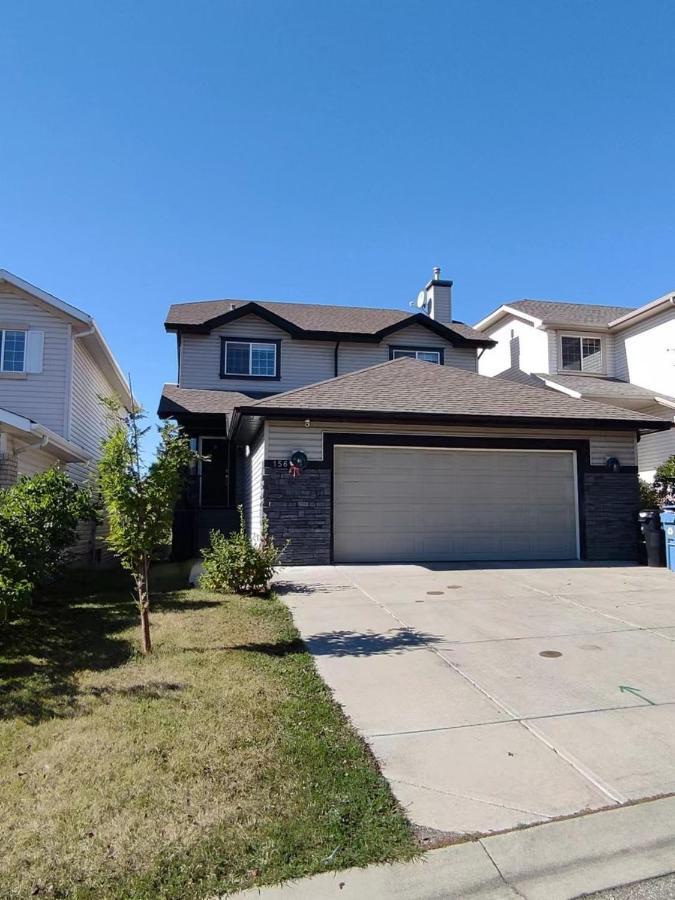 Lovely Home Calgary Extérieur photo