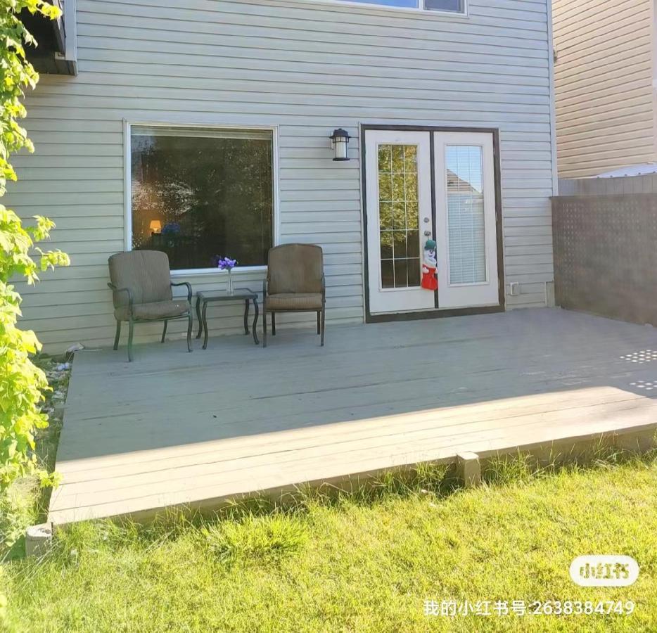 Lovely Home Calgary Extérieur photo
