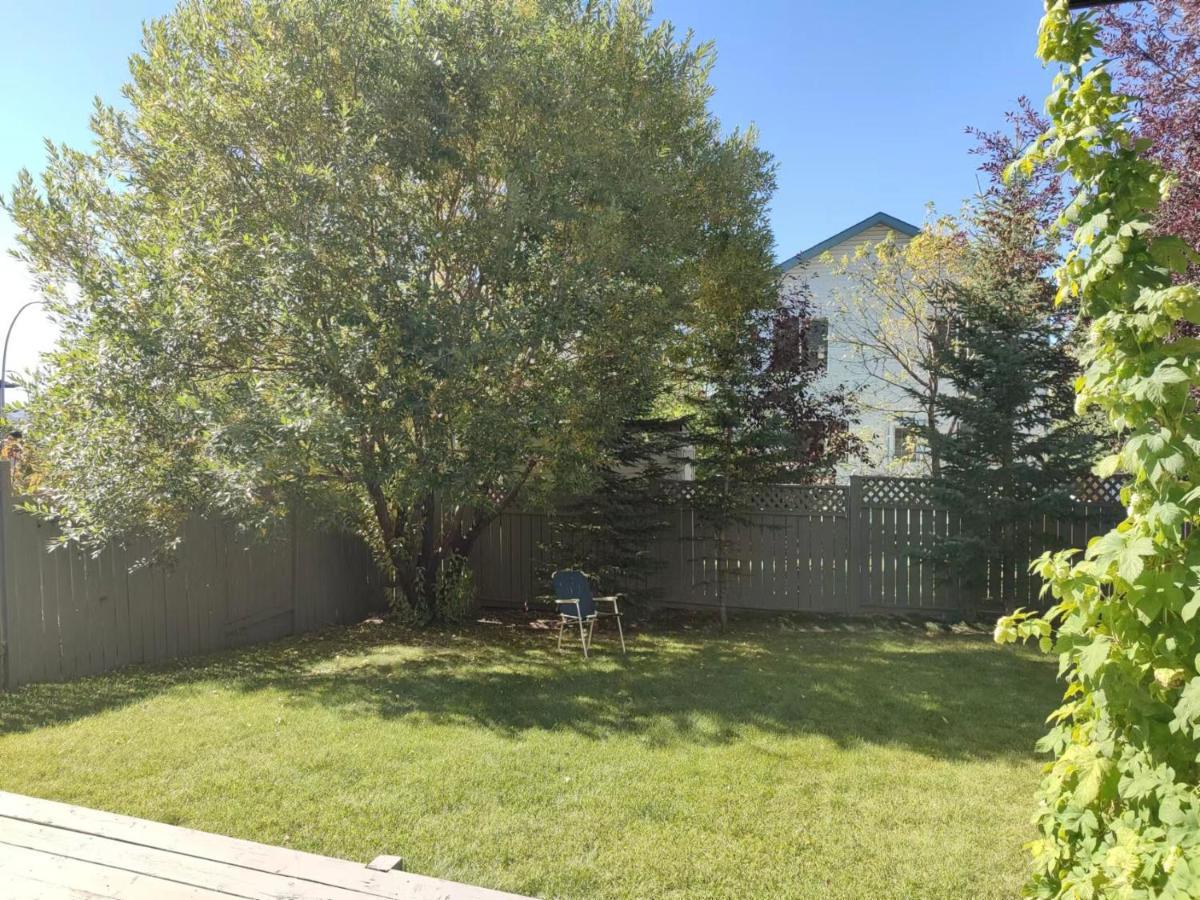 Lovely Home Calgary Extérieur photo