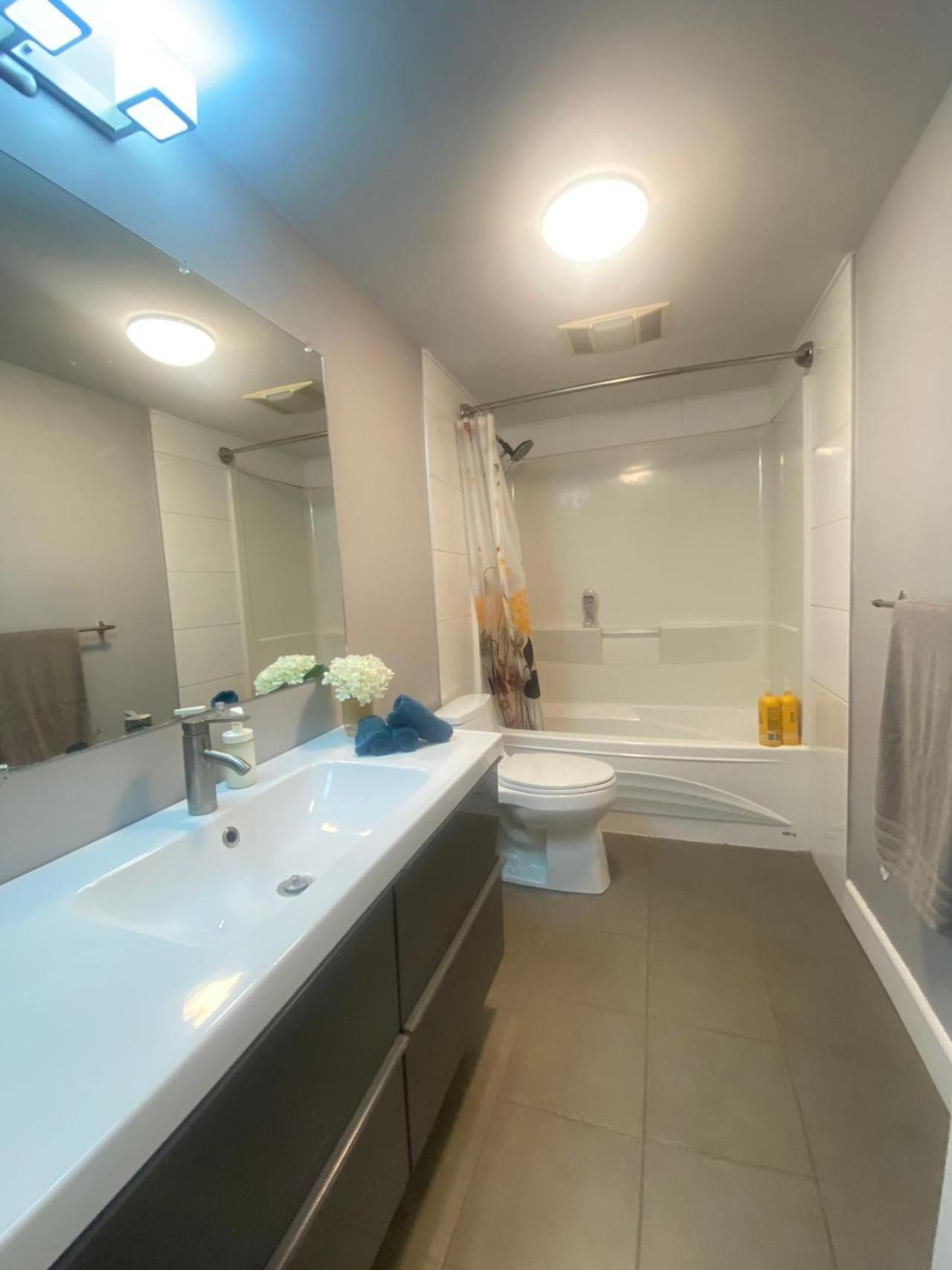 Lovely Home Calgary Extérieur photo