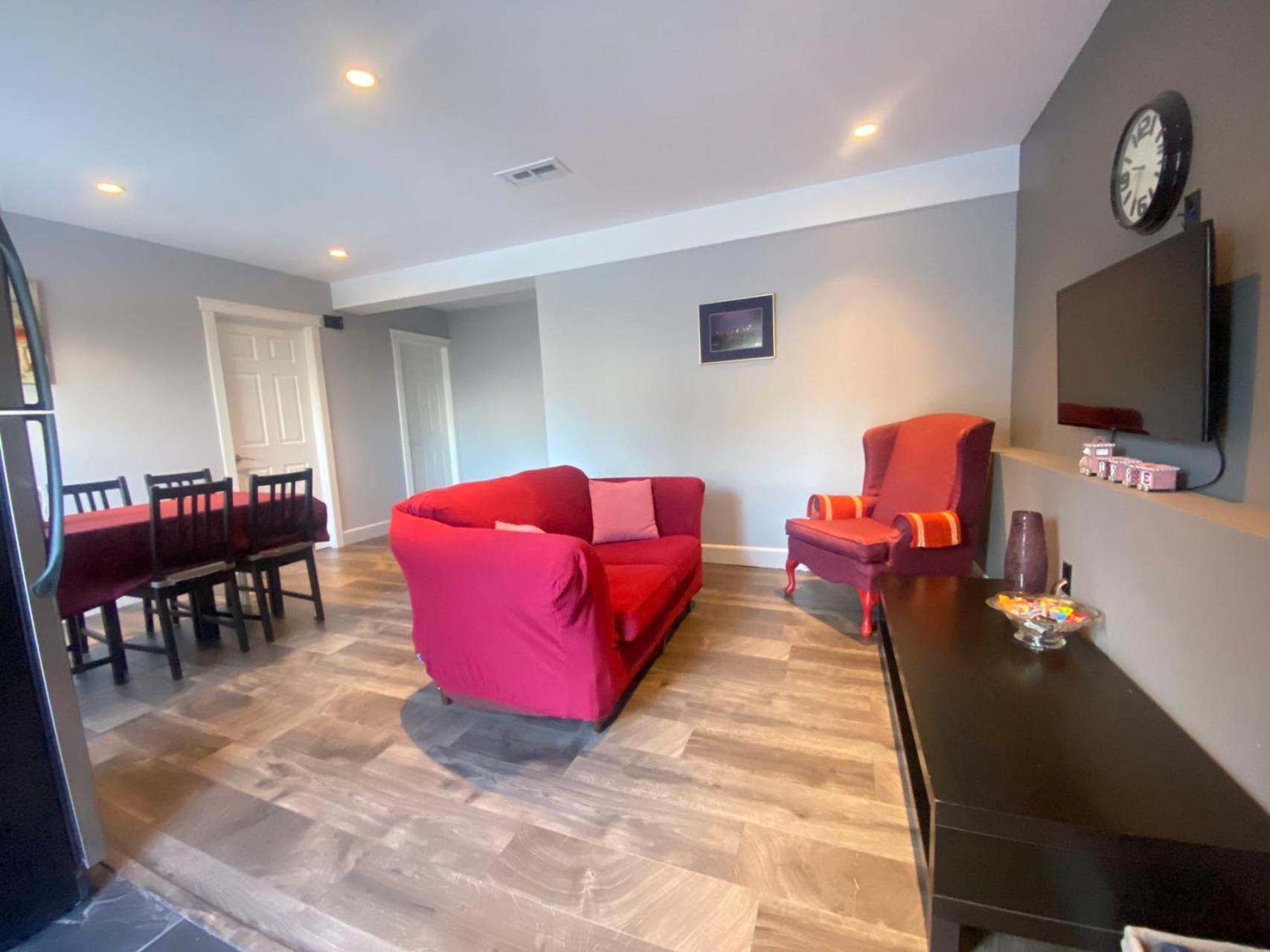 Lovely Home Calgary Extérieur photo